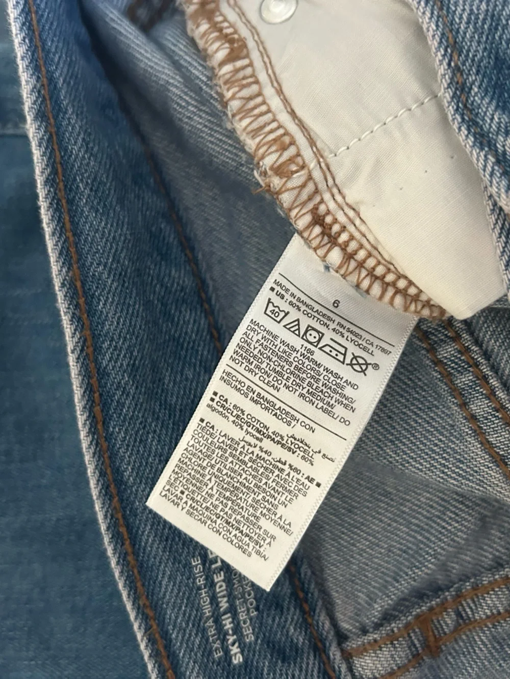 Old Navy Size 6 High Rise Cargo Sky-Hi Wide Leg Jeans - Picture 10 of 10